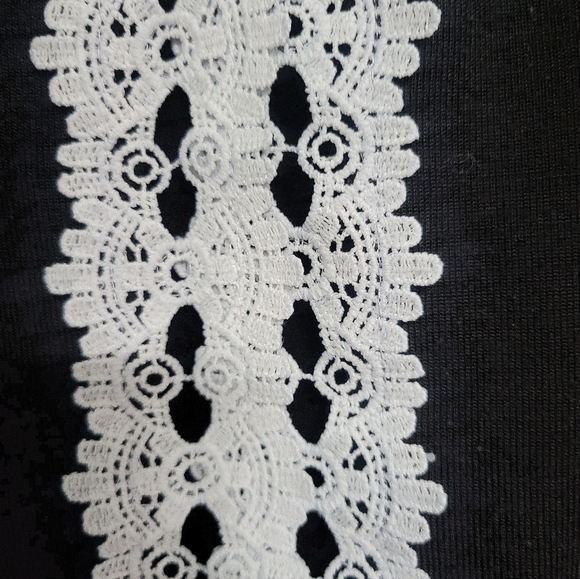 Shein - Black and White Lace Trim Women's Top - Size L - Picture 4 of 5